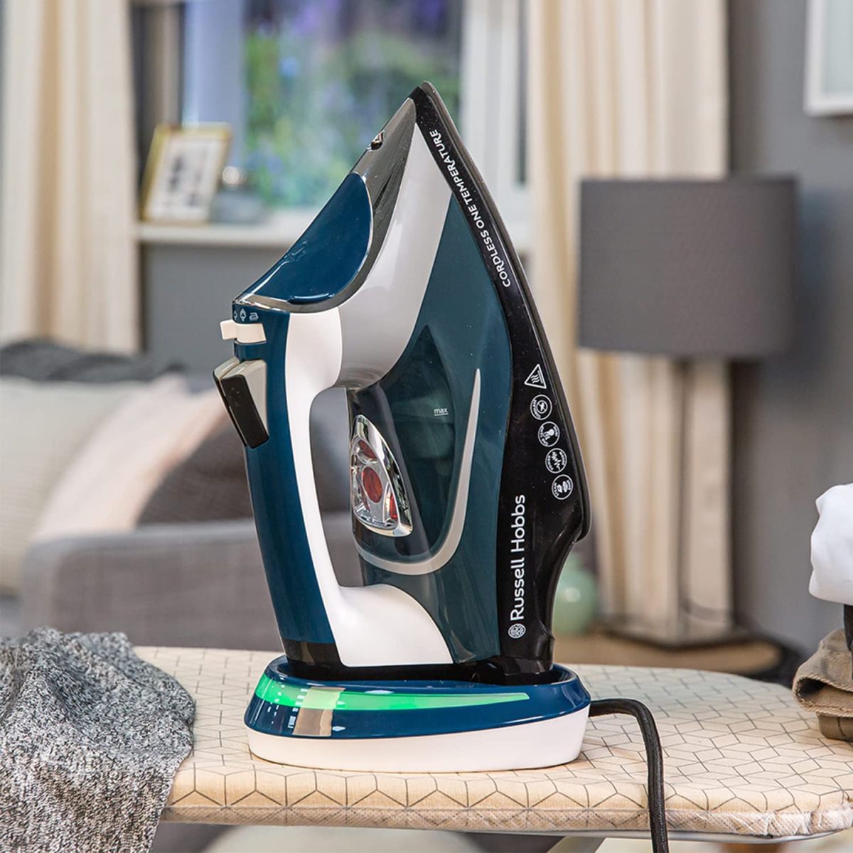 Russell Hobbs Cordless One-Temperature Steam Iron, Plastic, 2600 W, 350 milliliters, Blue/White